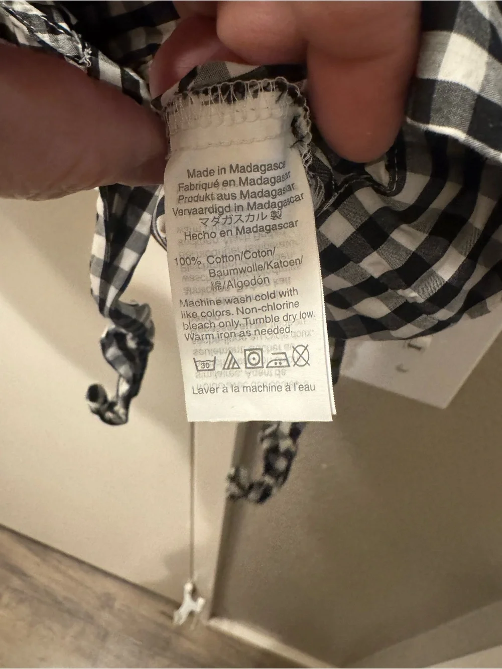 Madewell Black & White Gingham V-Neck Puff Sleeve Cropped Top